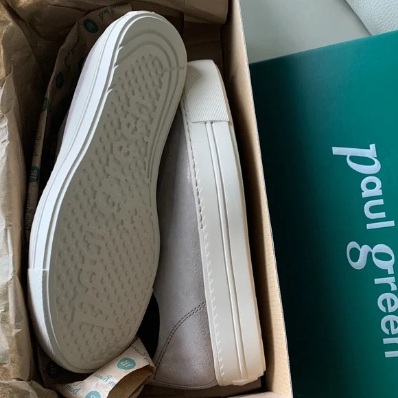 Paul Green Bixby Sneakers. Color: Cachemire Metallic Suede